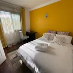 Charming Ac 2-bedroom Center Family, Couples Friendly شقة