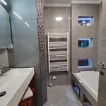 Charming Ac 2-bedroom Center Family, Couples Friendly شقة *