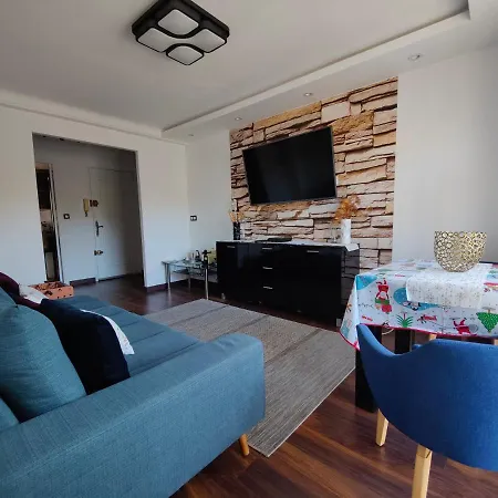 Charming Ac 2-bedroom Center Family, Couples Friendly