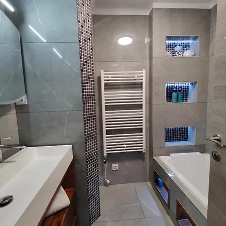 Charming Ac 2-bedroom Center Family, Couples Friendly Appartement *