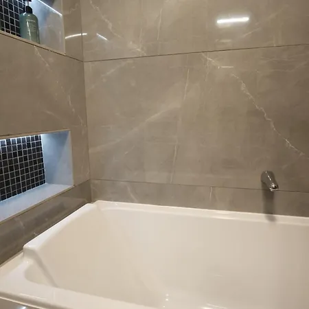 Appartement Charming Ac 2-bedroom Center Family, Couples Friendly Antibes