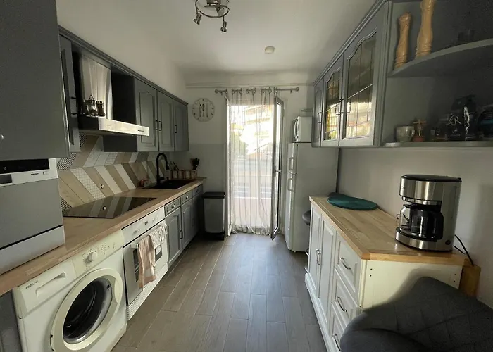 Charming Ac 2-bedroom Center Family, Couples Friendly