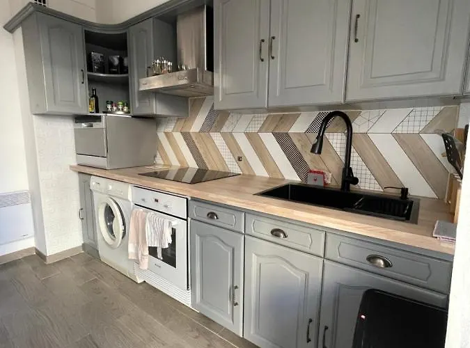 Charming Ac 2-bedroom Center Family, Couples Friendly شقة *