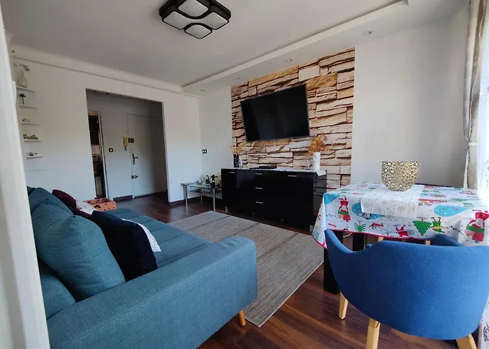 Charming Ac 2-bedroom Center Family, Couples Friendly