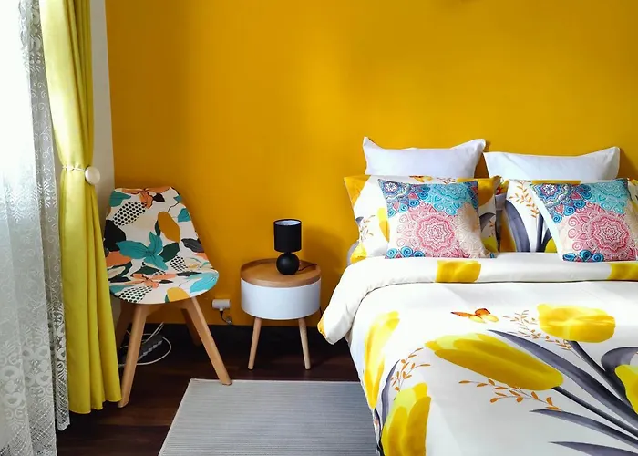 Charming Ac 2-bedroom Center Family, Couples Friendly