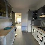 Charming Ac 2-bedroom Center Family, Couples Friendly Apartment *