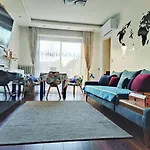 Charming Ac 2-bedroom Center Family, Couples Friendly