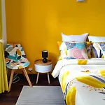Charming Ac 2-bedroom Center Family, Couples Friendly
