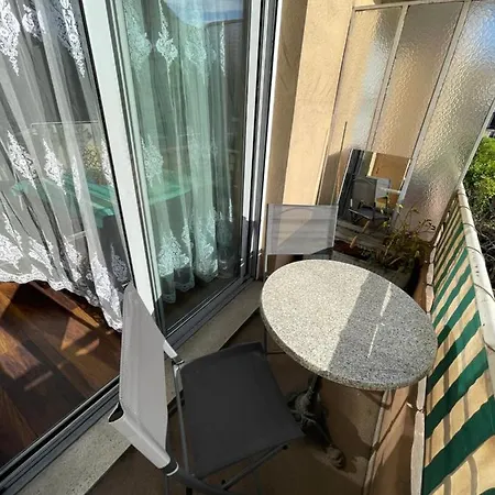 Apartment Charming Ac 2-bedroom Center Family, Couples Friendly