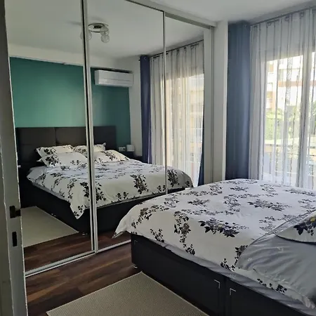 Charming Ac 2-bedroom Center Family, Couples Friendly Appartement