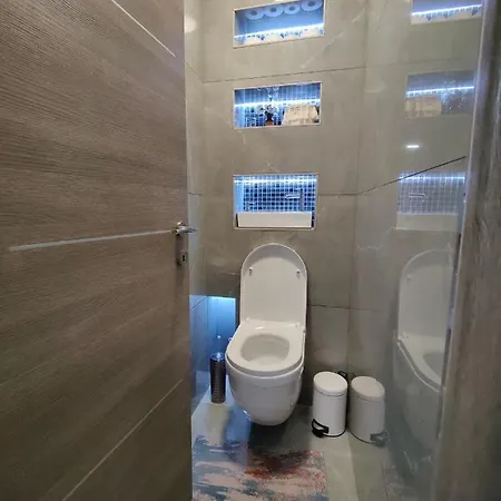 Charming Ac 2-bedroom Center Family, Couples Friendly *