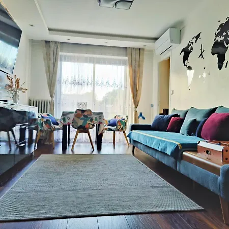 Charming Ac 2-bedroom Center Family, Couples Friendly