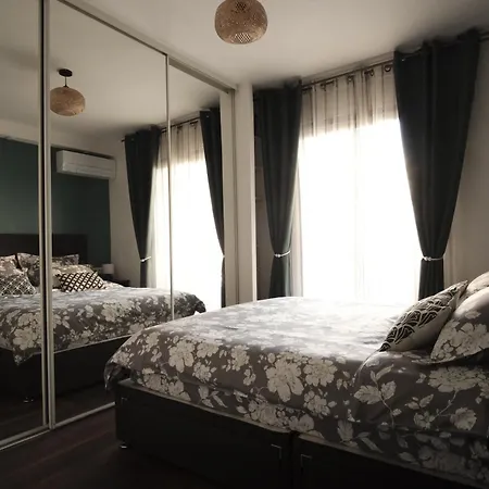 Charming Ac 2-bedroom Center Family, Couples Friendly Apartamento Antibes