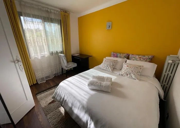 Charming Ac 2-bedroom Center Family, Couples Friendly Apartman