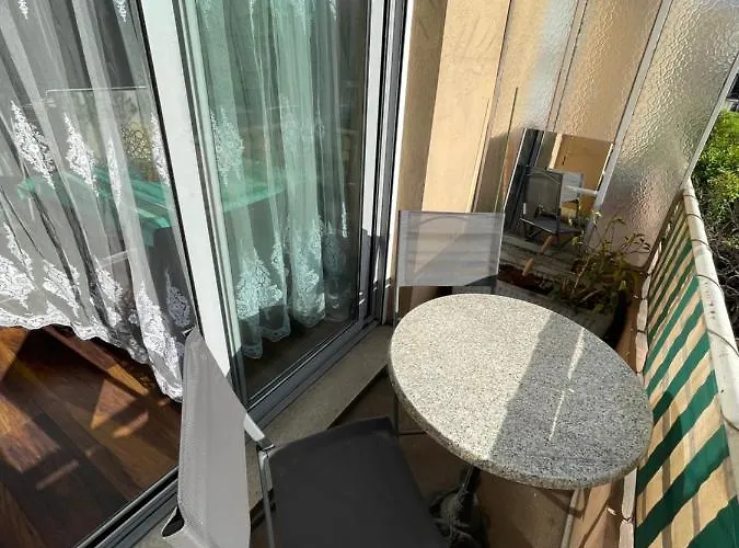 Apartman Charming Ac 2-bedroom Center Family, Couples Friendly