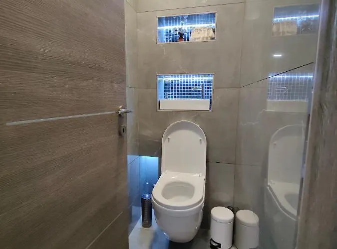 Charming Ac 2-bedroom Center Family, Couples Friendly *