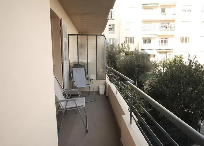 Charming Ac 2-bedroom Center Family, Couples Friendly Apartman Antibes